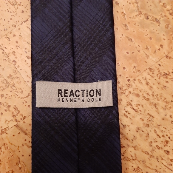 Set of 2 Ties (Kenneth Cole Reaction, Distinction) - Picture 4 of 5